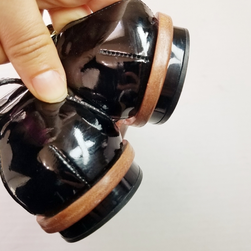 🌸 Coach | Patent Leather Flower Thong Sandals 7, Black - Picture 6 of 8